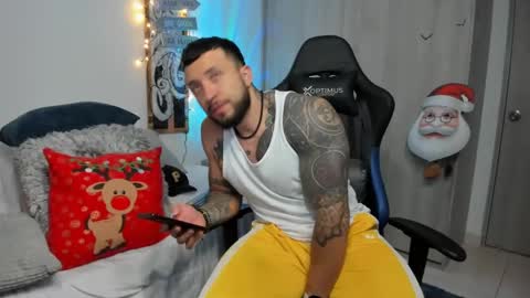 Snapshot of dave_max93 chatting on 12.15.24 DAVE MAX online show from 12.15.24