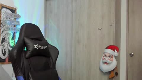 Snapshot of dave_max93 chatting on 12.18.24 DAVE MAX online show from 12.18.24