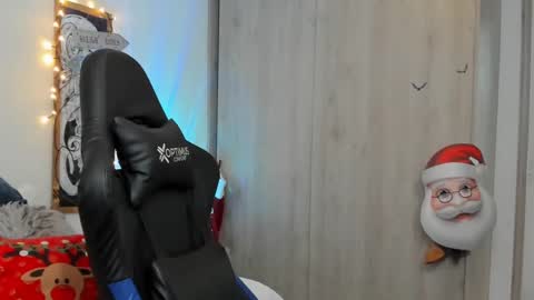 Snapshot of dave_max93 chatting on 12.22.24 DAVE MAX online show from 12.22.24