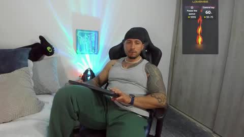 Snapshot of dave_max93 chatting on 10.18.25 DAVE MAX online show from 10.18.25