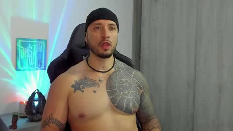 Snapshot of dave_max93 chatting on 10.25.25 DAVE MAX online show from 10.25.25