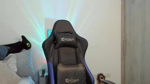 Snapshot of dave_max93 chatting on 10.26.25 DAVE MAX online show from 10.26.25