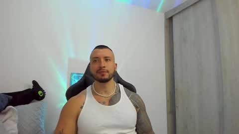 Snapshot of dave_max93 chatting on 10.27.25 DAVE MAX online show from 10.27.25