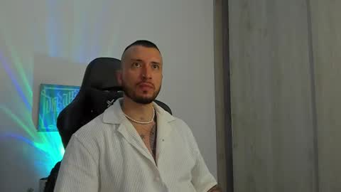 Snapshot of dave_max93 chatting on 10.31.25 DAVE MAX online show from 10.31.25