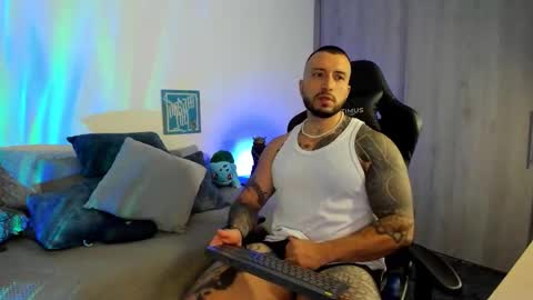 Snapshot of dave_max93 chatting on 11.08.25 DAVE MAX online show from 11.08.25