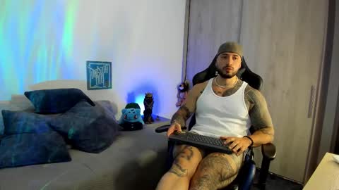 Snapshot of dave_max93 chatting on 11.12.25 DAVE MAX online show from 11.12.25