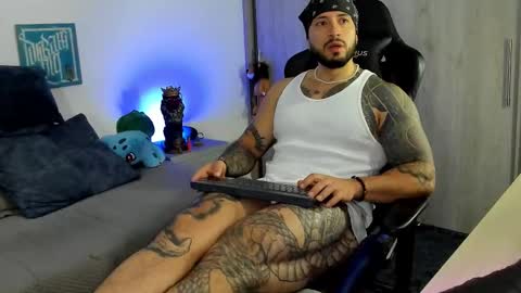 Snapshot of dave_max93 chatting on 11.22.25 DAVE MAX online show from 11.22.25