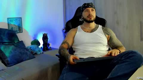 Snapshot of dave_max93 chatting on 11.23.25 DAVE MAX online show from 11.23.25