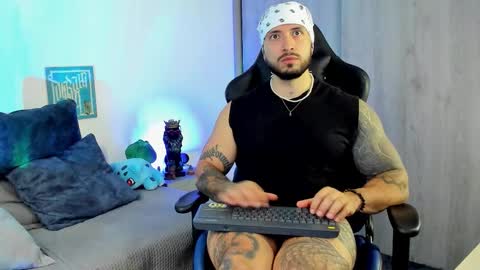 Snapshot of dave_max93 chatting on 11.23.25 DAVE MAX online show from 11.23.25