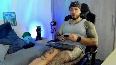 Snapshot of dave_max93 chatting on 11.25.25 DAVE MAX online show from 11.25.25