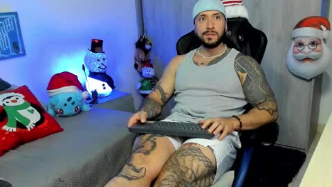 Snapshot of dave_max93 chatting on 11.29.25 DAVE MAX online show from 11.29.25