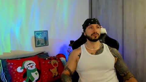 Snapshot of dave_max93 chatting on 12.21.25 DAVE MAX online show from 12.21.25