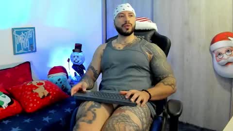 Snapshot of dave_max93 chatting on 12.22.25 DAVE MAX online show from 12.22.25