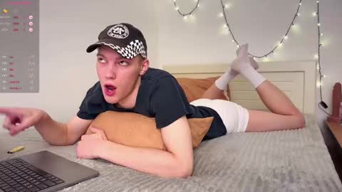 Snapshot of davey_ebash chatting on 02.16.25 Davey online show from 02.16.25