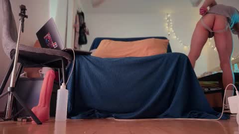 Snapshot of davey_ebash chatting on 11.29.25 Davey online show from 11.29.25