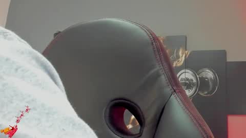 Snapshot of david_jons7 chatting on 12.28.24 David Jons online show from 12.28.24