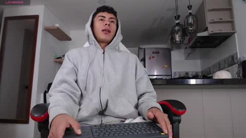 Snapshot of david_savage_ chatting on 10.13.25 david online show from 10.13.25