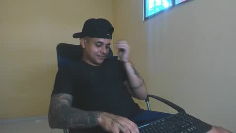 Snapshot of davidlenonn_ chatting on 10.23.25 Lennon online show from 10.23.25