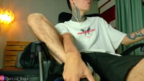 Snapshot of daviid_huge chatting on 05.18.26 daviid_huge online show from 05.18.26
