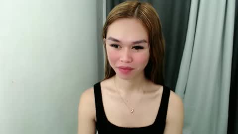 Snapshot of davinascott_03 chatting on 10.31.25 Davina online show from 10.31.25