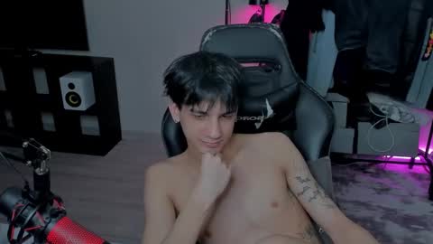 Snapshot of davisross chatting on 03.04.25 davis online show from 03.04.25