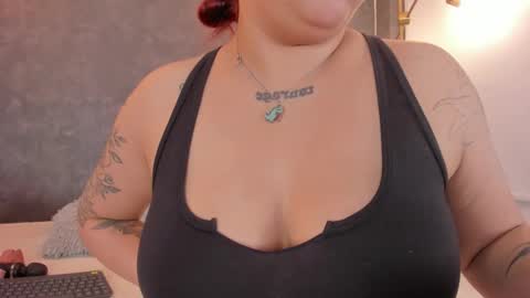 Snapshot of dawa_angels chatting on 11.29.25 DAWA ANGELS online show from 11.29.25