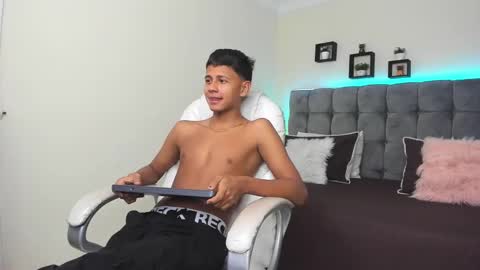 Snapshot of dawn_16 chatting on 02.08.25 dawn_16 online show from 02.08.25