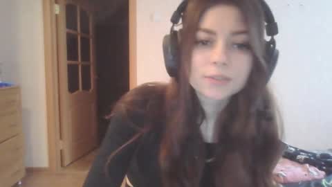 Snapshot of dawndollins chatting on 03.04.25 Alice online show from 03.04.25