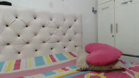 instagram  catherin dayana reina online show from 02.27.25