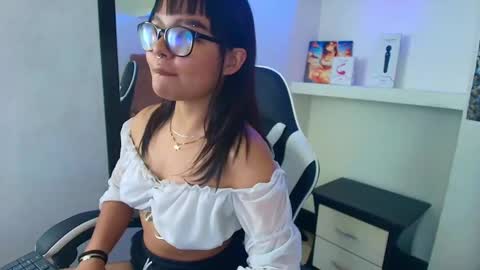 Snapshot of dayo_evans chatting on 09.25.25 Dayo online show from 09.25.25