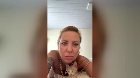 Snapshot of dayoff592388 chatting on 04.16.26 dayoff592388 online show from 04.16.26