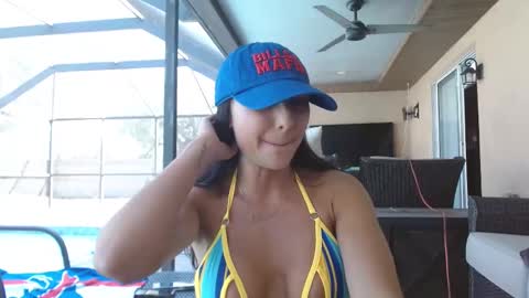 Snapshot of dazeydo chatting on 03.08.25 Dazey online show from 03.08.25