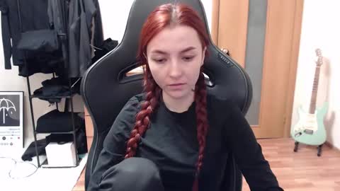 Snapshot of dead_girll chatting on 12.14.24 freak online show from 12.14.24