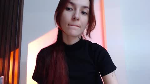 Snapshot of dead_girll chatting on 10.20.25 freak online show from 10.20.25