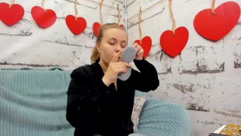 Holly online show from 05.19.26