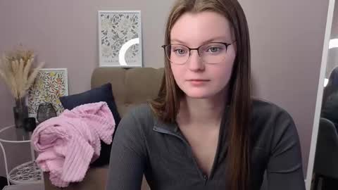 Snapshot of dear_jessica9 chatting on 10.17.25 Jessica online show from 10.17.25