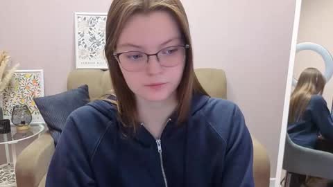 Snapshot of dear_jessica9 chatting on 10.18.25 Jessica online show from 10.18.25