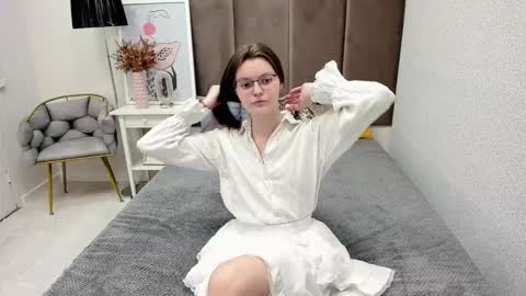 Snapshot of dear_jessica9 chatting on 10.31.25 Jessica online show from 10.31.25