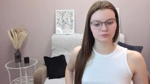 Snapshot of dear_jessica9 chatting on 11.18.25 Jessica online show from 11.18.25