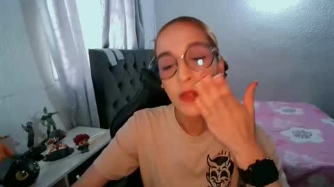 Snapshot of dear_juliet chatting on 09.16.25 Juliet online show from 09.16.25