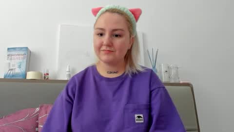 Debbie Mon Tue Fri Sun Sat GMT 3 1000am - 0400pm  online show from 02.12.25