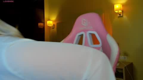 Debbie Mon Tue Fri Sun Sat GMT 3 1000am - 0400pm  online show from 02.09.26