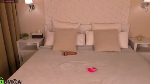 Snapshot of debbie_wools chatting on 11.16.25 Jennifer online show from 11.16.25