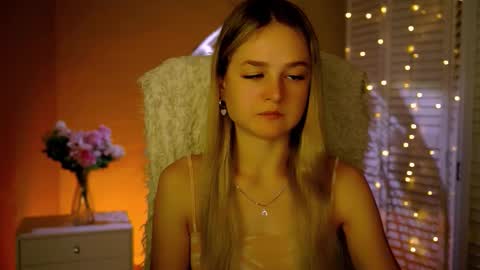 Snapshot of deboralarson chatting on 11.25.25 Debora online show from 11.25.25