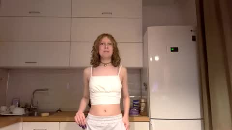 Hello My name is Sarah im new model here and little but shy. online show from 12.15.25