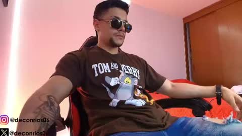 Snapshot of deconrios chatting on 06.20.26 Santiago online show from 06.20.26
