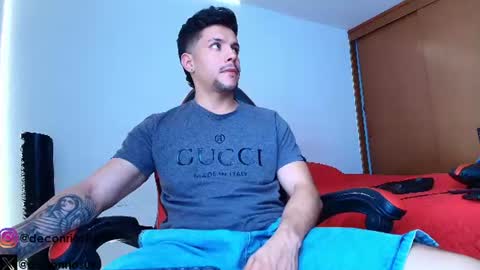 Snapshot of deconrios chatting on 06.27.26 Santiago online show from 06.27.26