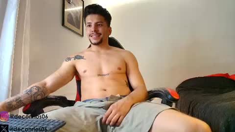 Snapshot of deconrios chatting on 07.15.26 Santiago online show from 07.15.26