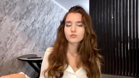 Anna online show from 09.18.25