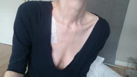 KamiDevi online show from 10.25.25